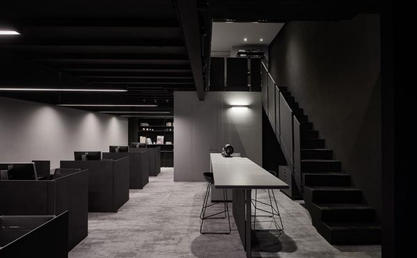 創意辦公室設計裝修中的黑色風格