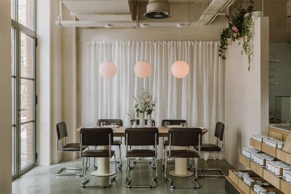 包豪斯設(shè)計下的現(xiàn)代風(fēng)格的餐廳設(shè)計