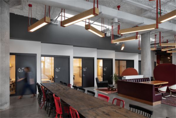 聯(lián)合辦公室設(shè)計改造的多功能技術(shù)空間